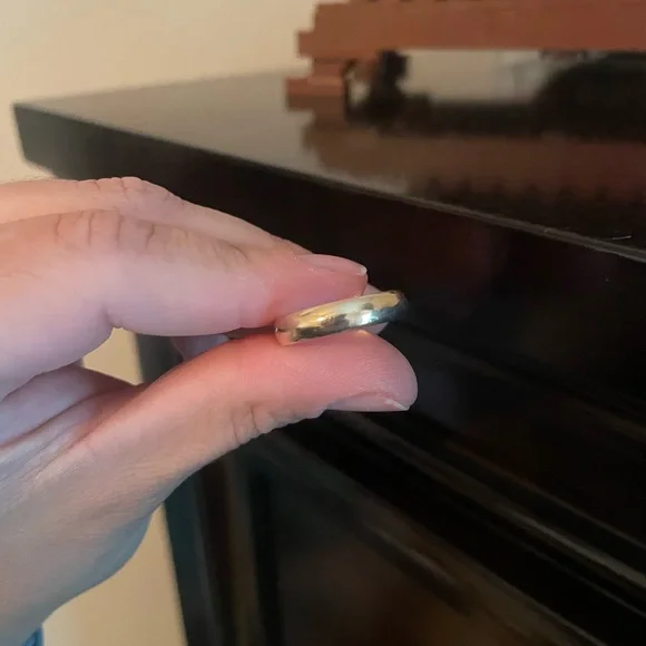 Elegant Gold and Silver Ring - Picture 4 of 4